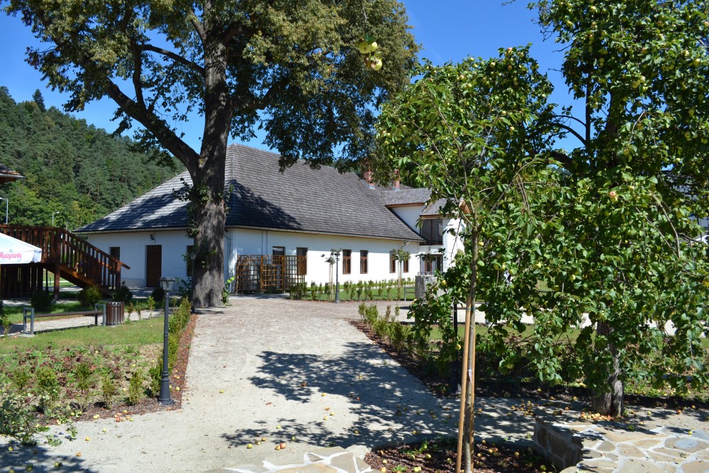 Małopolski Szlak Ogrodów -  Park Kultury i Dawnego Rzemiosła w Muszynie