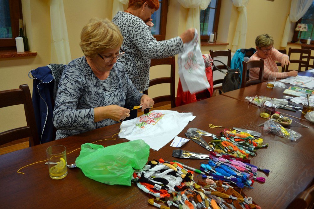 Warsztaty z szycia i zdobienia haftem serwety