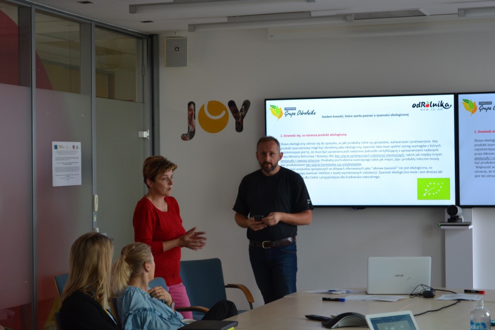 Minitargi w biurowcach Warszawy - UPC