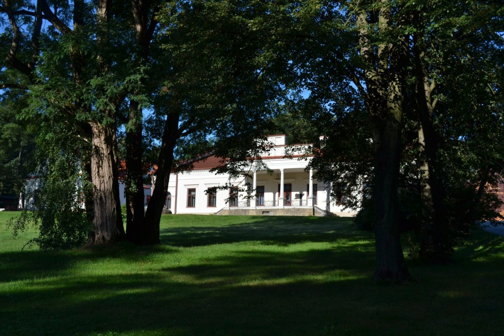 Małopolski Szlak Ogrodów - Park w Centrum Paderewskiego w Kąśnej Dolnej