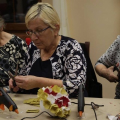 Warsztaty z wyrabiania ludowych ozdób świątecznych