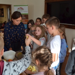 Wizyta uczniów ze szkoły podstawowej z Zakliczyna w Centrum Produktu Lokalnego