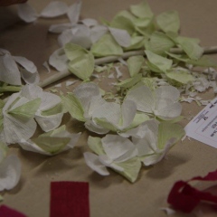 Warsztaty z wyrabiania ludowych ozdób świątecznych