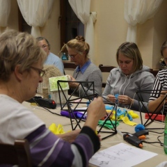 Warsztaty z wyrabiania ludowych ozdób świątecznych
