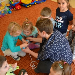 Warsztaty rękodzielnicze dla szkół i przedszkoli   -  Warsztaty z robienia serwetek na drutach