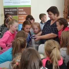 Wizyta uczniów ze szkoły podstawowej z Zakliczyna w Centrum Produktu Lokalnego